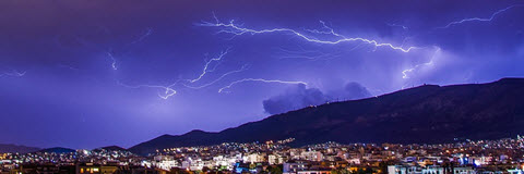 lightning between clouds